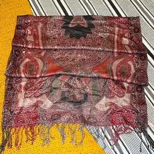 Beautiful scarf with metallic silver thread!